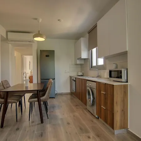 Phaedrus Living Coral Allure Apartment