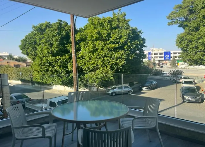 Phaedrus Living Coral Allure ラルナカ